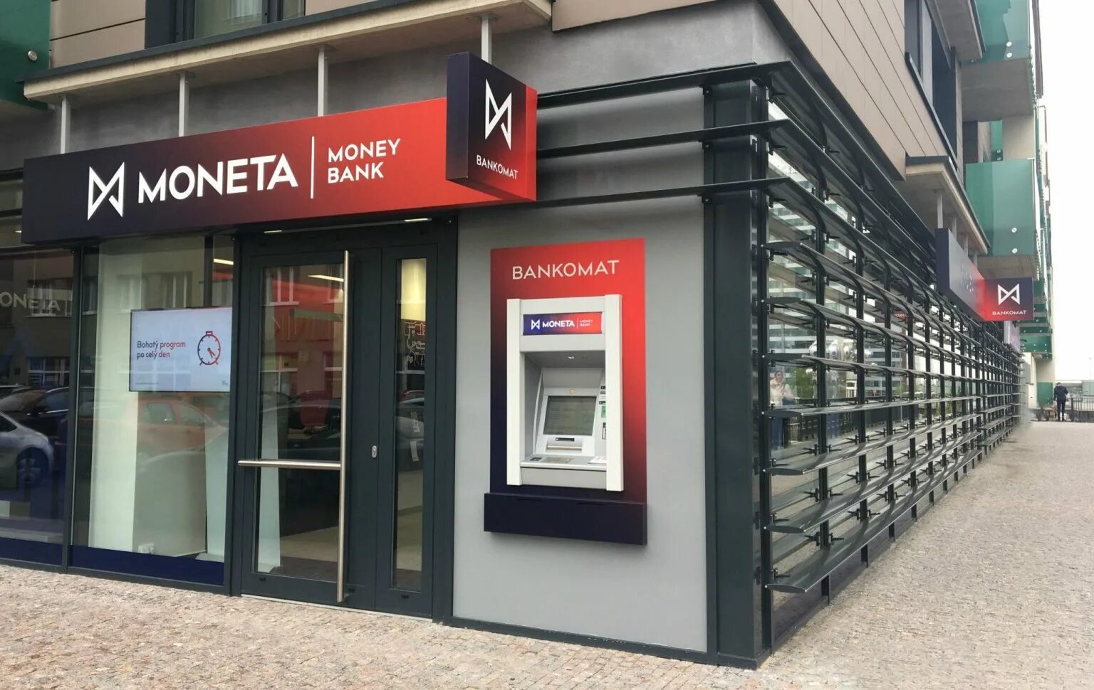 Статус деньги банк. Moneta bank. банкомат капитал банк. логотип moneta money bank. банки чехии.