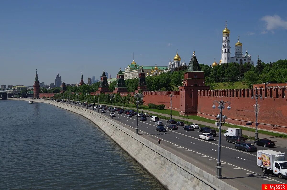 ночной парк зарядье. москва весной обои на рабочий стол. маючий москва. маючий москва. кремль москва интервидение.