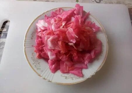 Маринованная капуста кусками со свеклой и чесноком