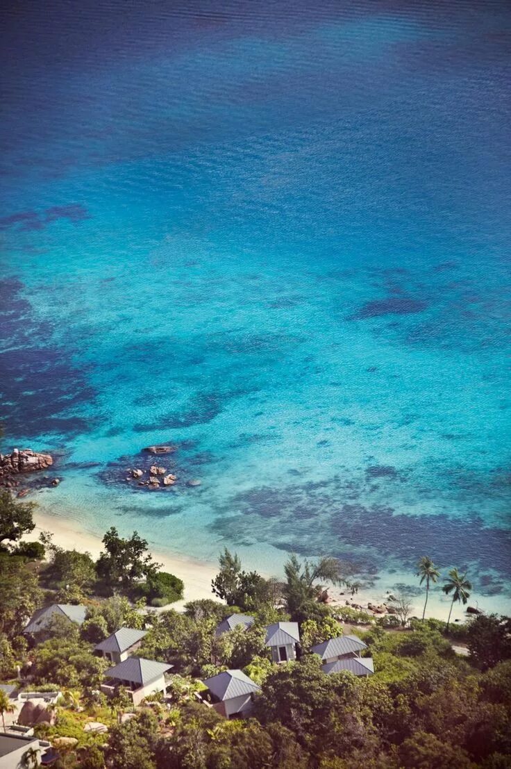 Spot island. Праслин Айленд Сейшелы. Сейшелы Raffles Seychelles. Рафлес Праслин Сейшелы. Праслин море.