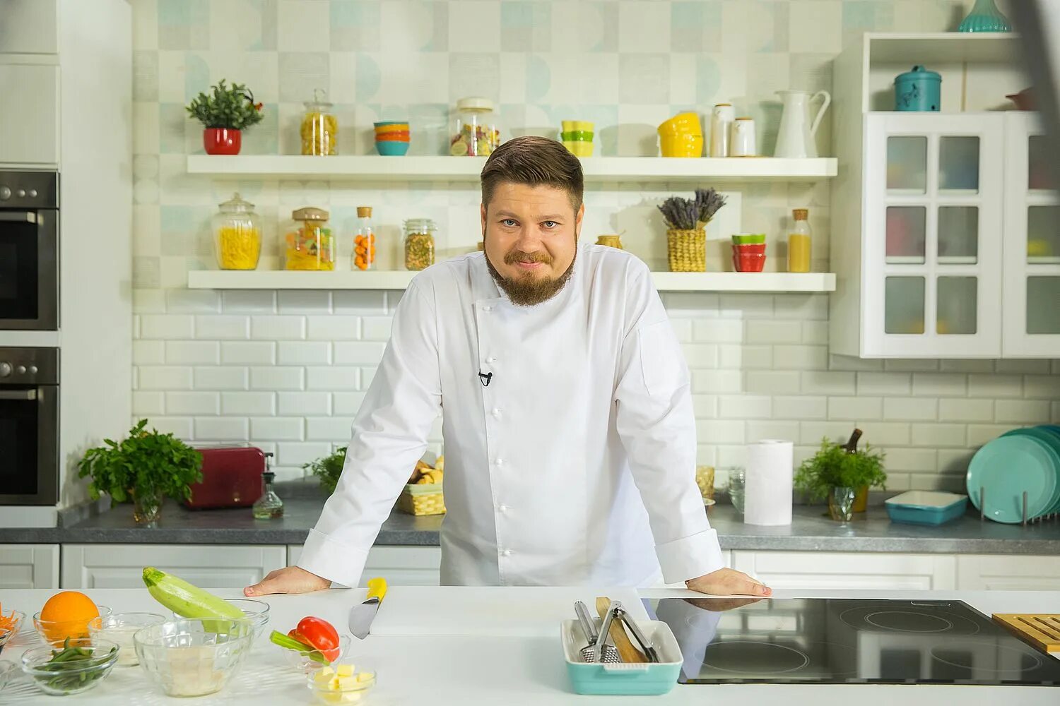 Кухня тв. Александр белькович стс. Кухня программа на сегодня. Поварское шоу константина ивлева. Шеф спенсер уоттс.