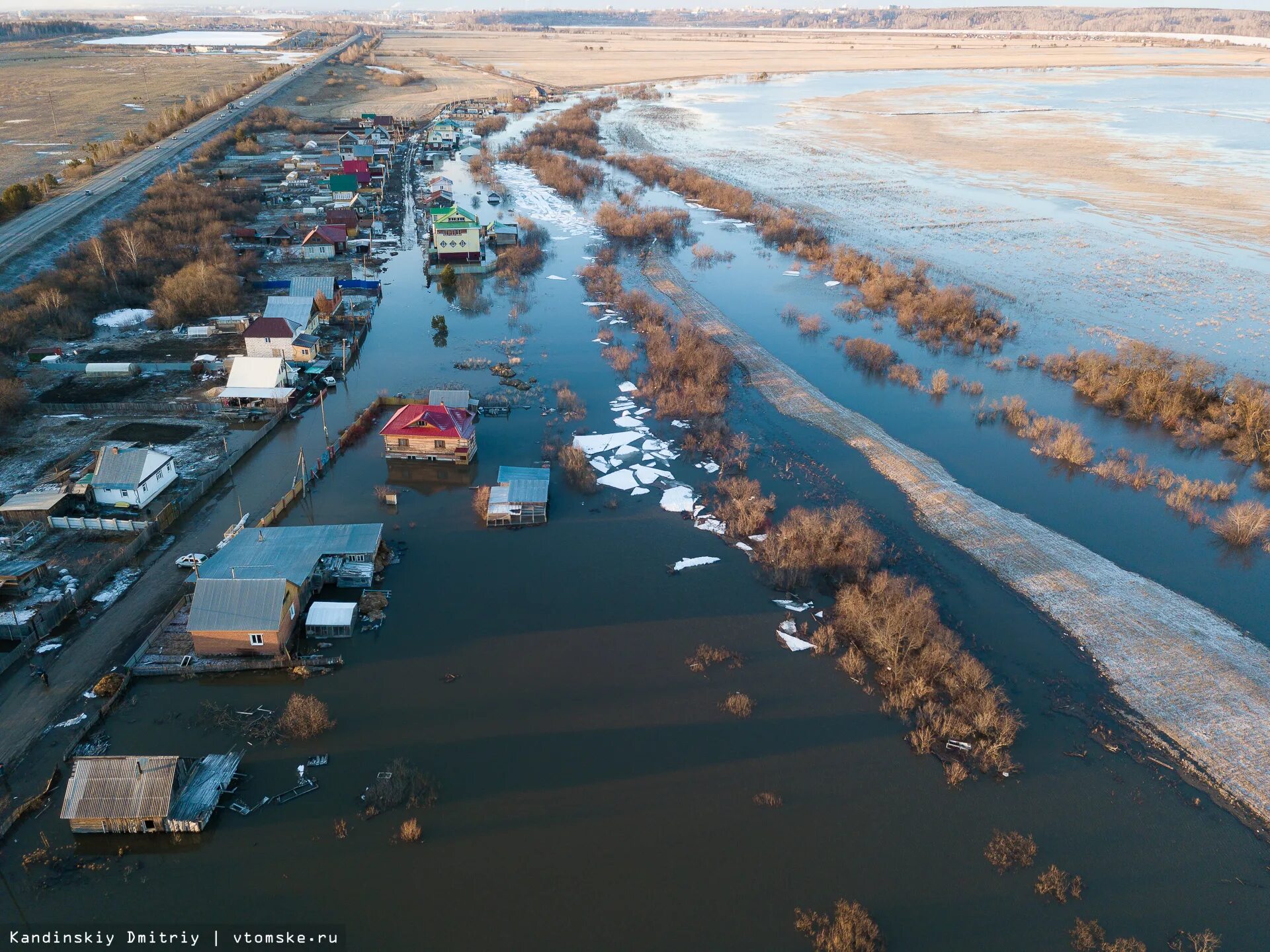 Уровень воды в реке в орле. Наводнение на Томи. Липна разлив воды. Датчики разлива рек. Уровень воды в Томи в Новокузнецке.