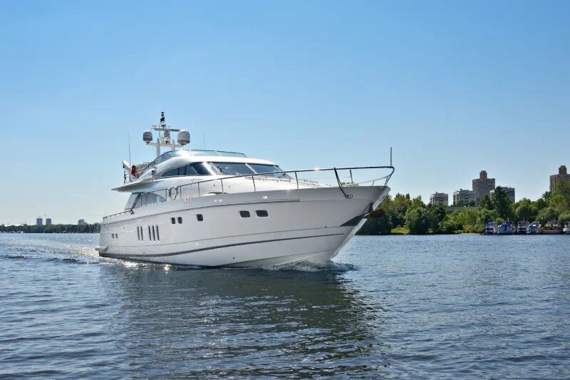 Аренда яхты москва. Прогулочная яхта. Сансикер яхта. Fairline squadron 74. Аренда катера долгопрудный.