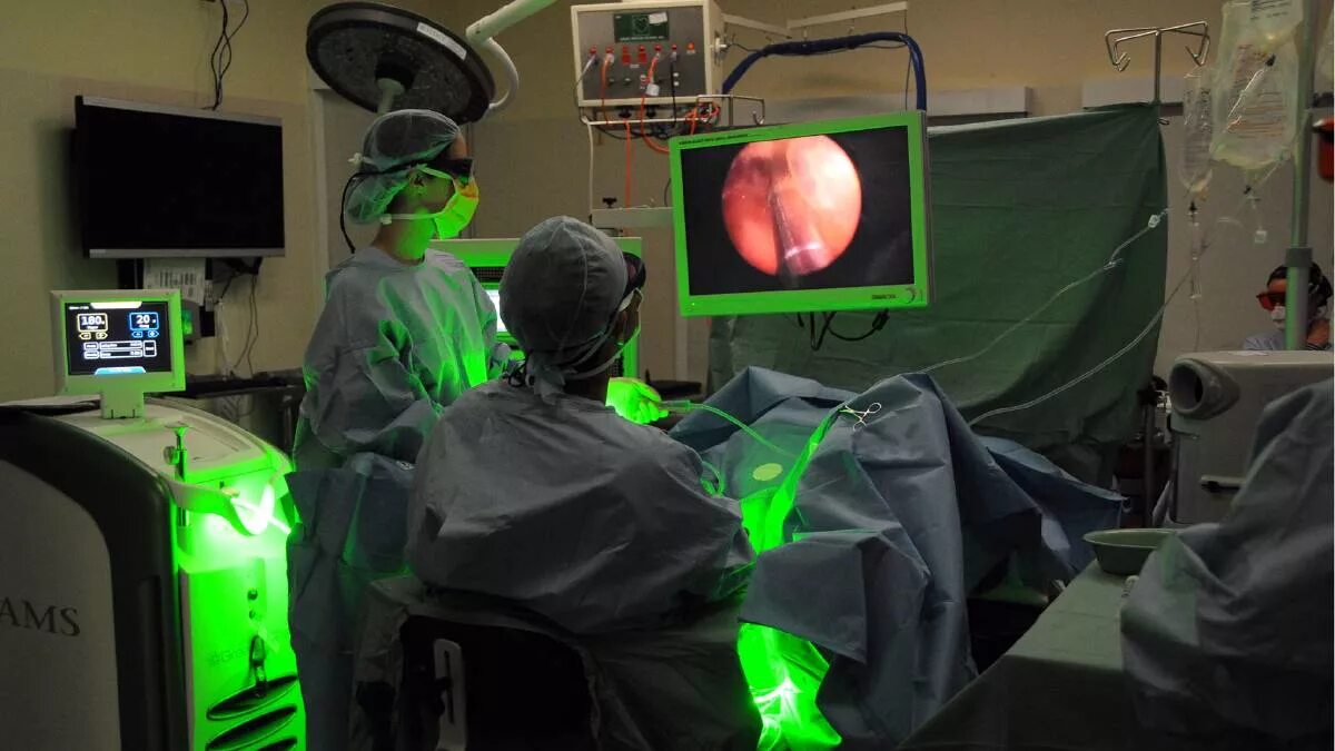 Лазерные операции в урологии. Лазер в медицине в хирургии.
