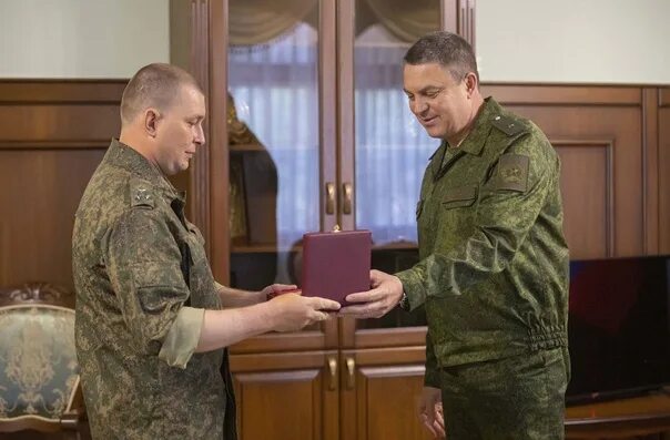 Глава ДНР вручил медали "Золотая звезда" родственникам погибших Героев Республик