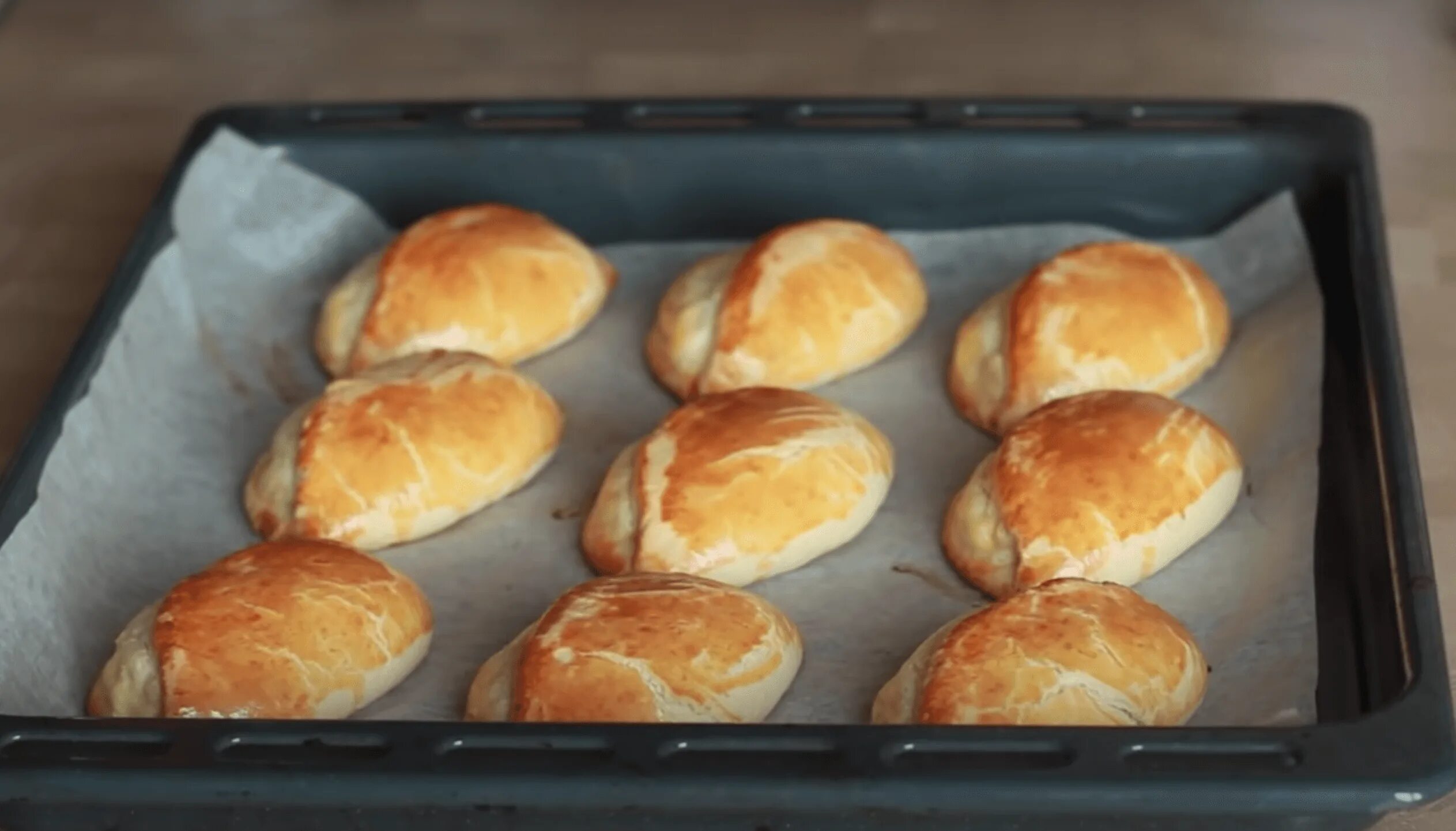 Сочни рецепт классический в духовке. Сочни в духовке. Сочней с творогом на противне. Тесто для сочников. Сочни в печи.