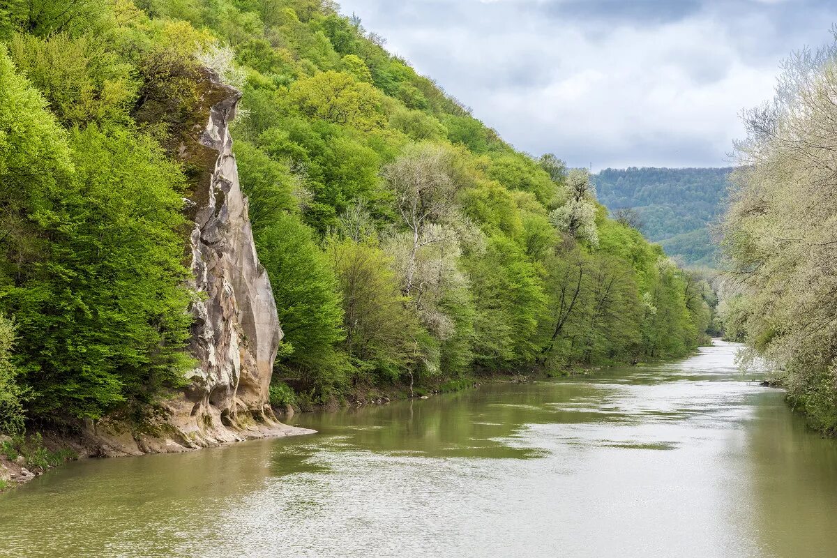 Красноярск краснодарского края. Река Псекупс горячий ключ. Горячий ключ Долина реки Псекупс. Речка Псекупс Краснодарский край. Скала петушок горячий ключ река Псекупс.