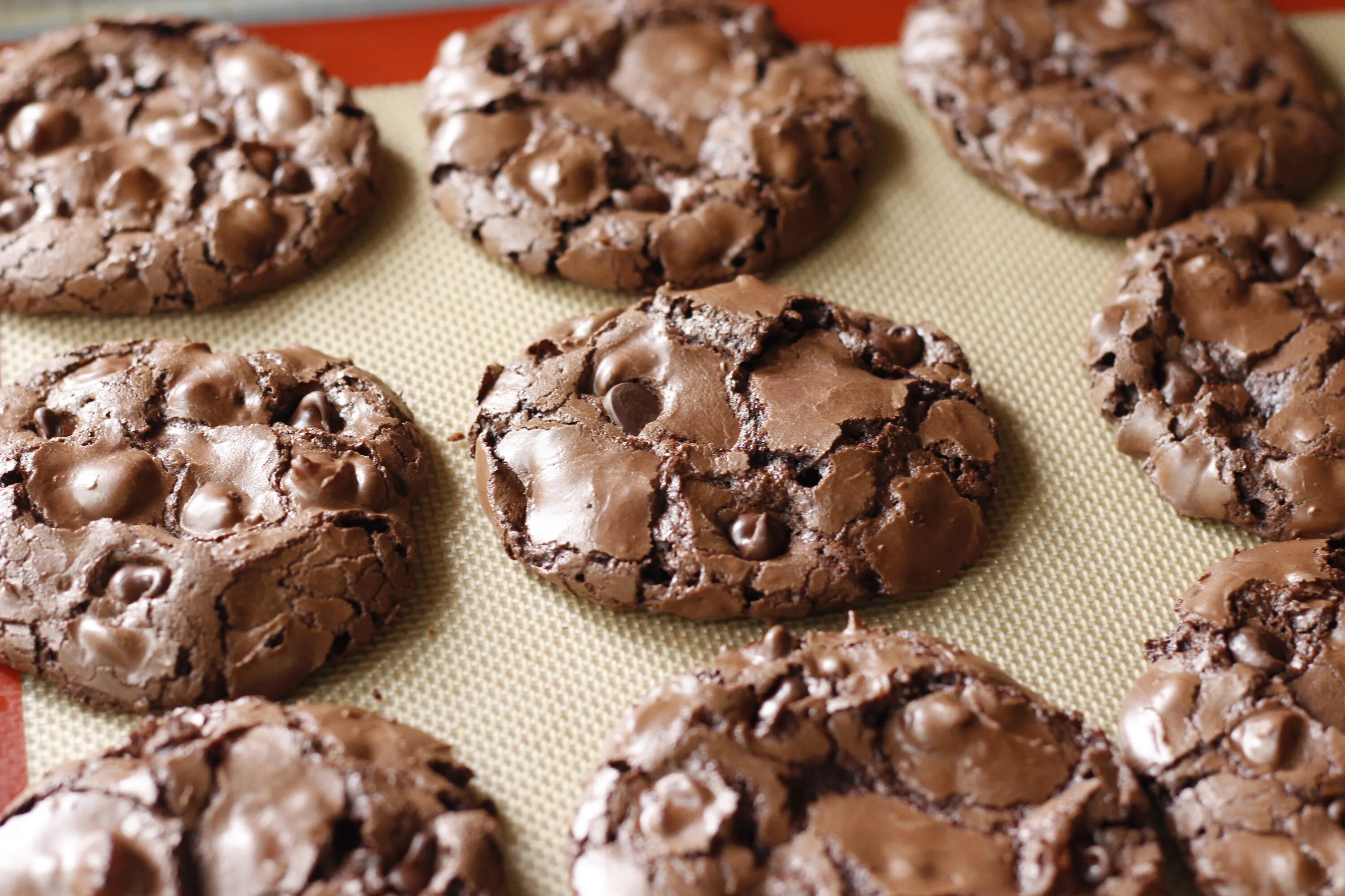 Cookie class. Печенье с шоколадом. печенье chocolate chip cookies. печенье мини шоколадное. шоколадно миндальное печенье.