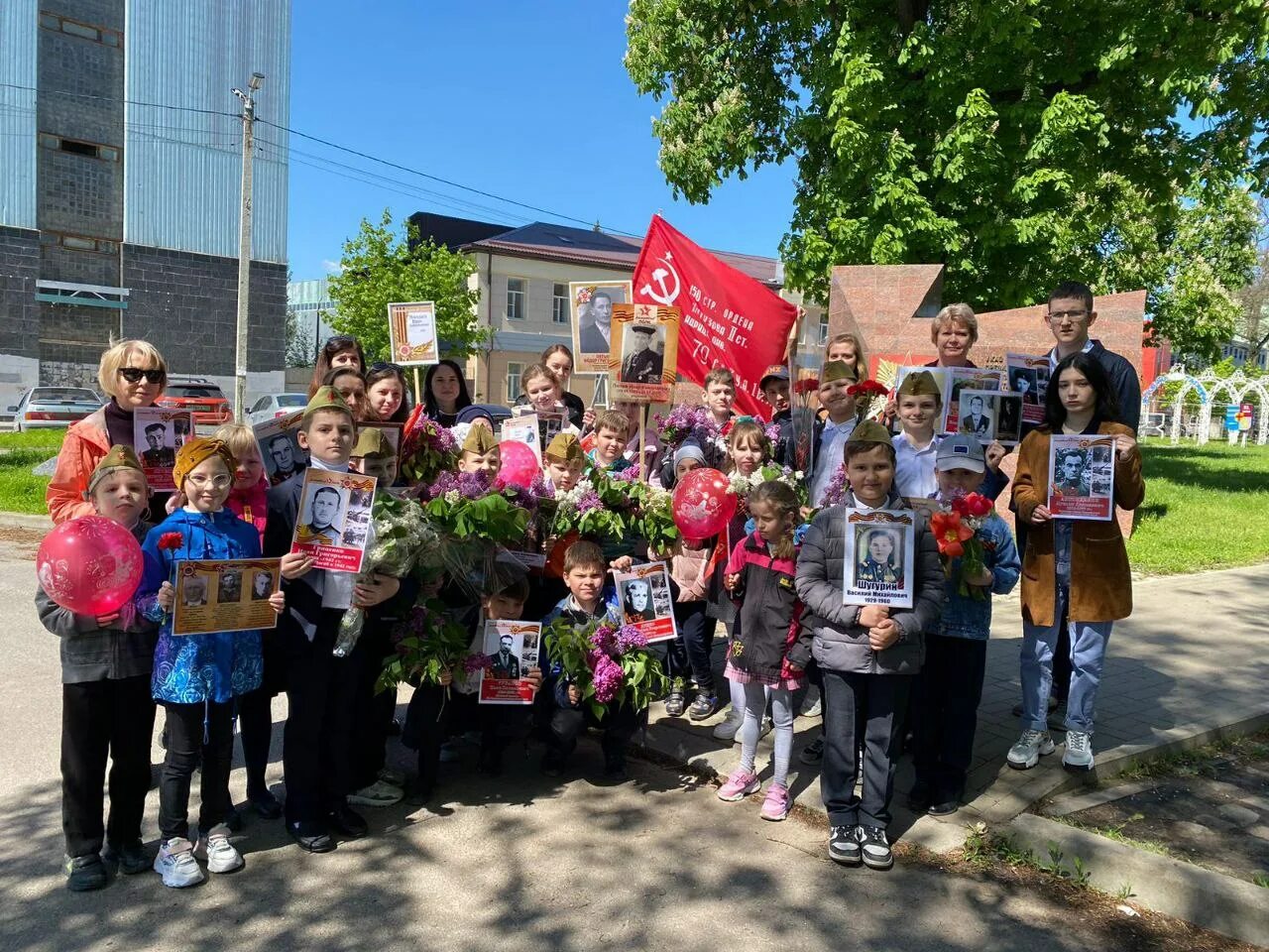 Таганрог школа 13. Арт школа таганрог. знамя победы в школе. 33 школа таганрог. школа 4 таганрог.