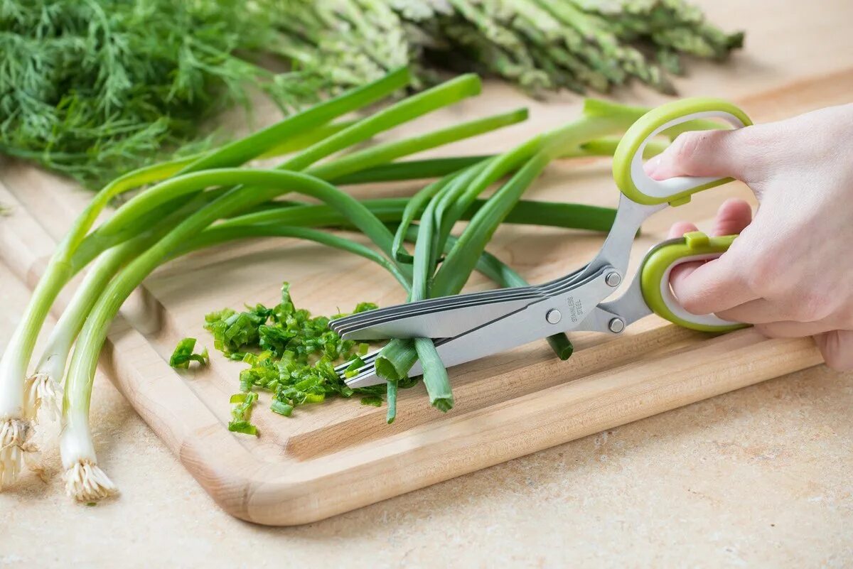 Cut vegetables. Ножницы для зелени. Кухонные ножницы для зелени. Ножницы для зелени 5 лезвий. Ножницы для нарезки зелени.