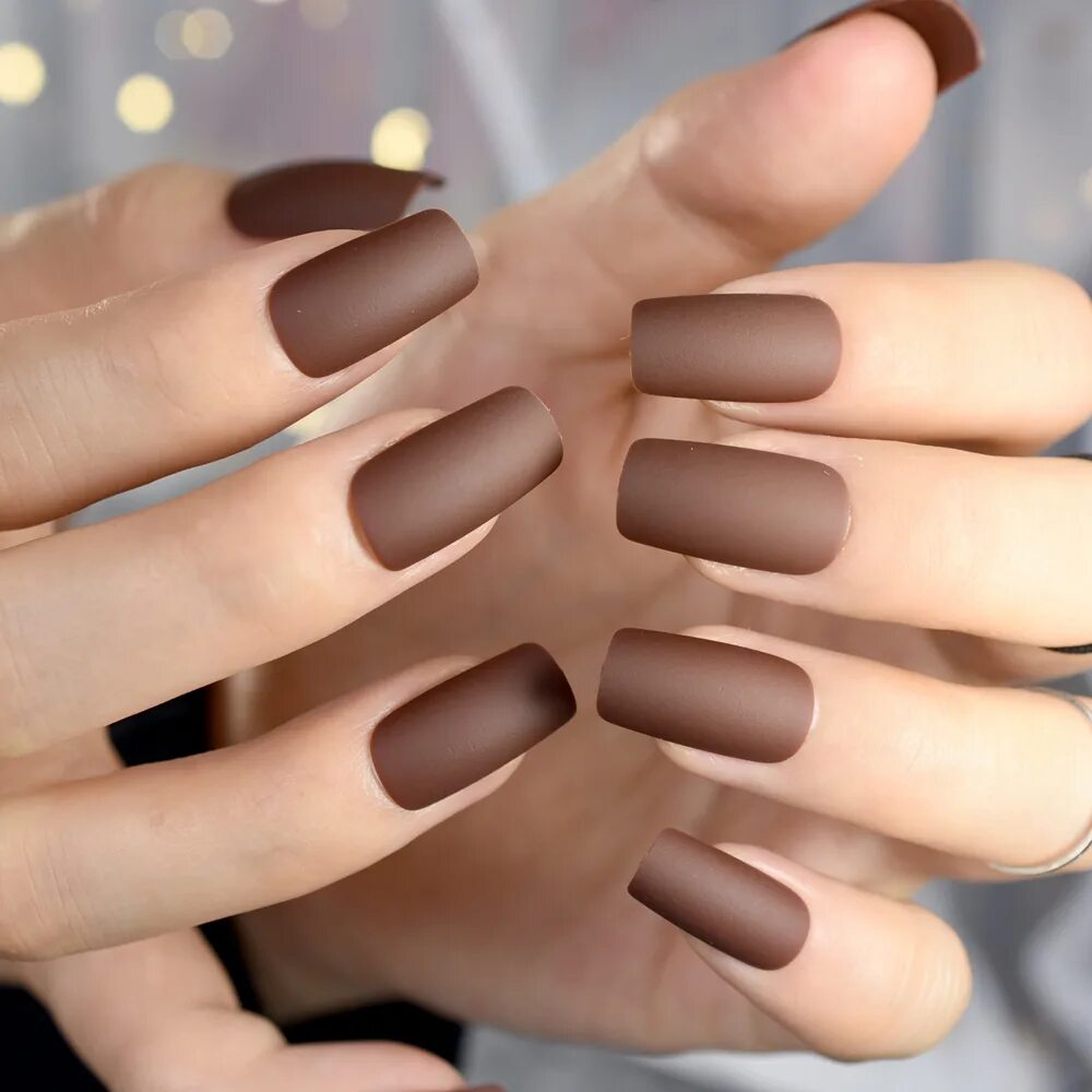 маникюр коричневый квадрат. коричневый френч. маникюр в шоколадных тонах. ногти короткие квадратные. маникюр коричневый квадрат.