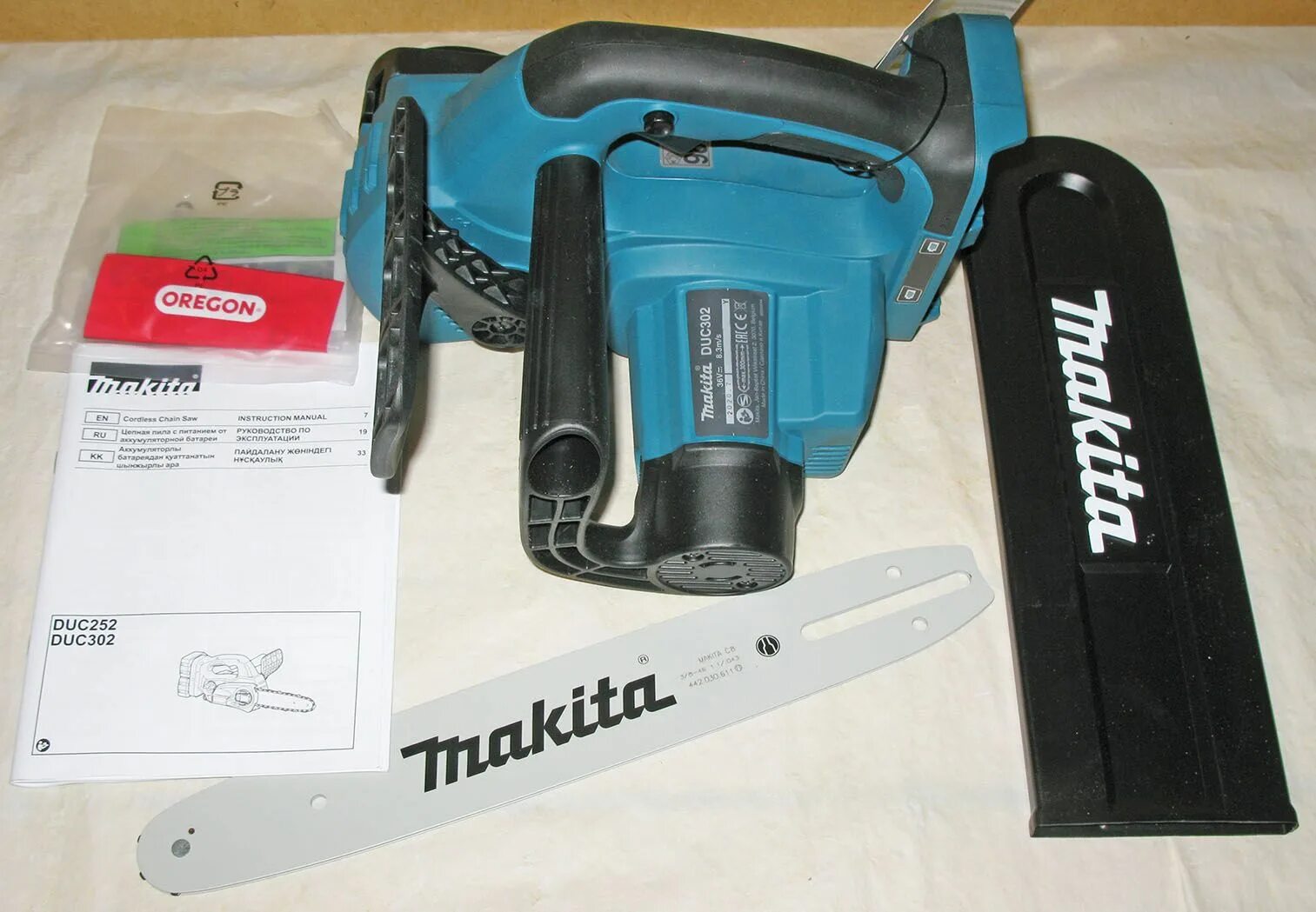 Пила цепная makita duc302rf2. Makita duc302z. Аккумуляторная пила Макита duc302z. Аккумуляторная цепная пила Makita duc302z с аккумулятором. Аккумуляторная пила Makita duc302z 18 в.