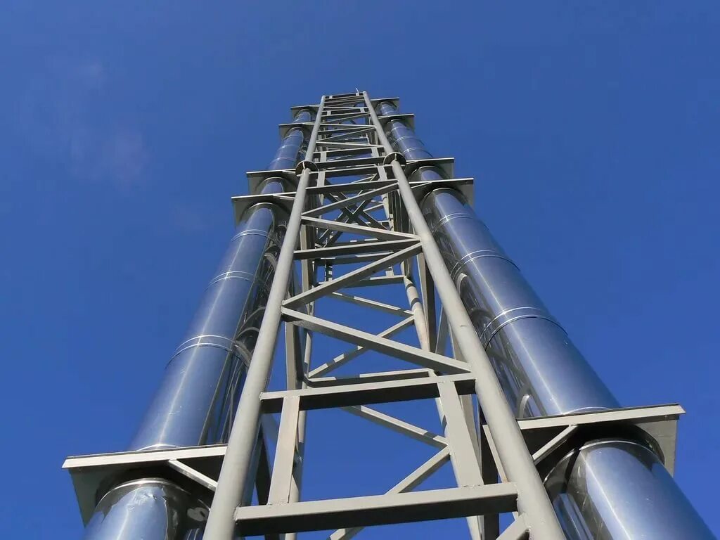 Под дымовой трубы. Промышленная кирпичная дымовая труба 60м. Под дымовой трубы. Фундамент дымовой трубы котельной. Схема нагрузок фундамента дымовой трубы.