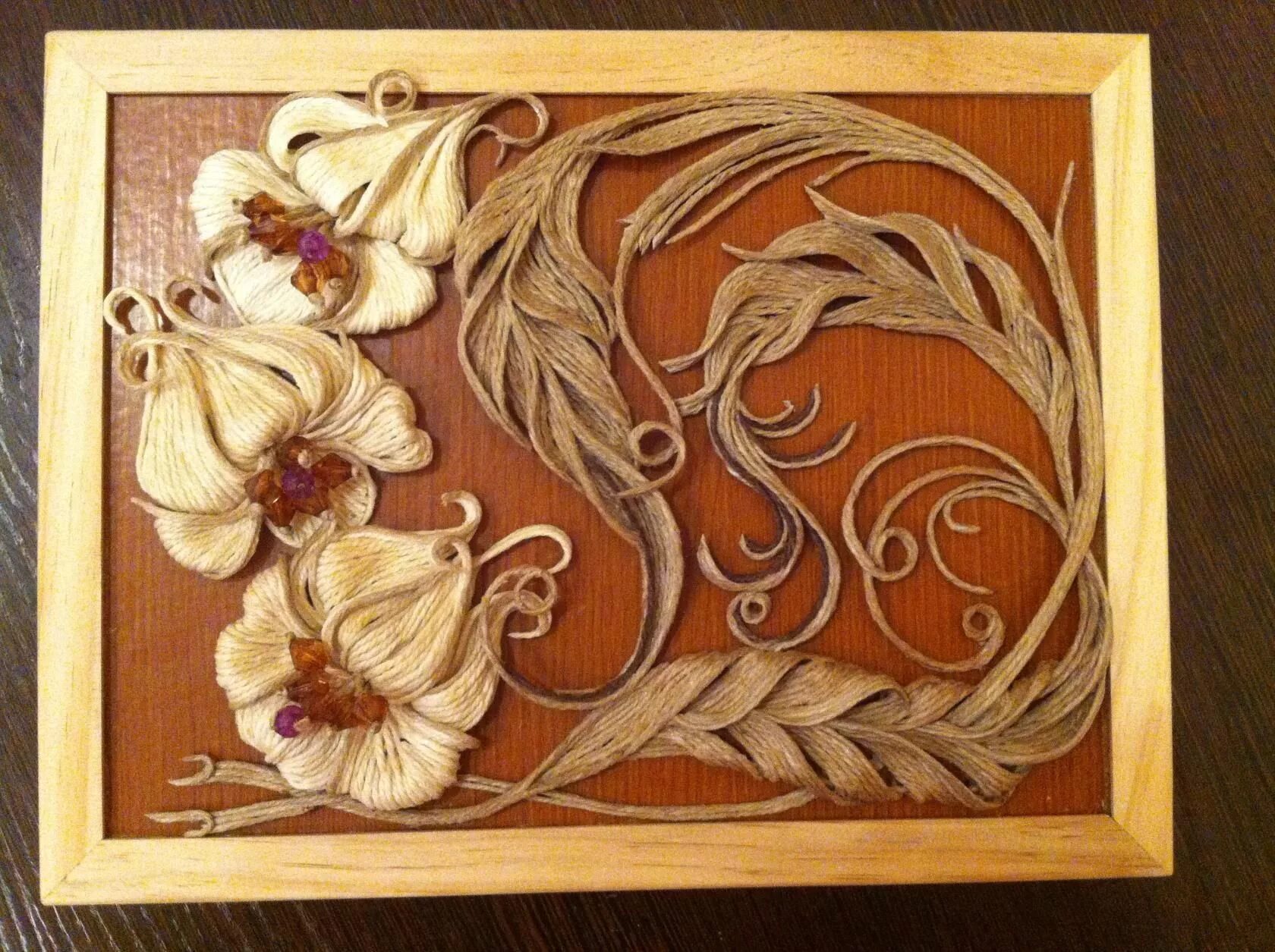 джутовая филигрань панно. джутовая филигрань панно. джутовая филигрань панно. техника филигрань из джута. филигранное панно с лошадью фото.