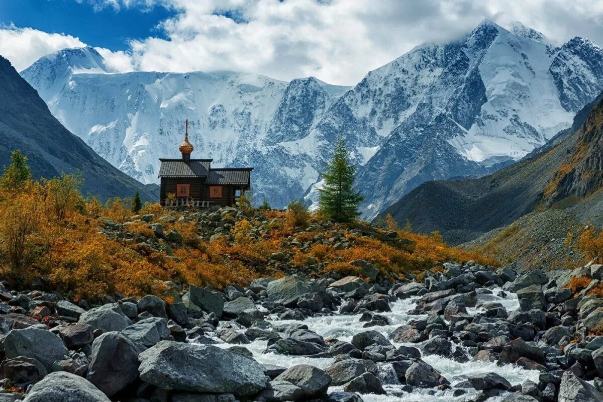 Ергаки вершины. Подножие гор. Канмор канада. Гора подножие склон вершина. У подножья горы.