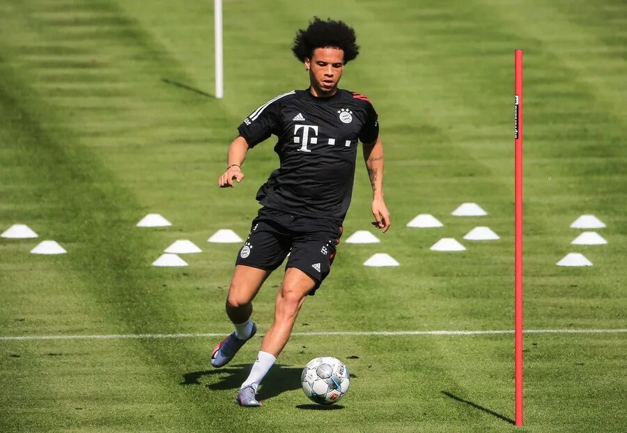 Leroy Sane man City. Leroy Sane Bayern. Лерой Сане торс. Лерой Сане тренировка.