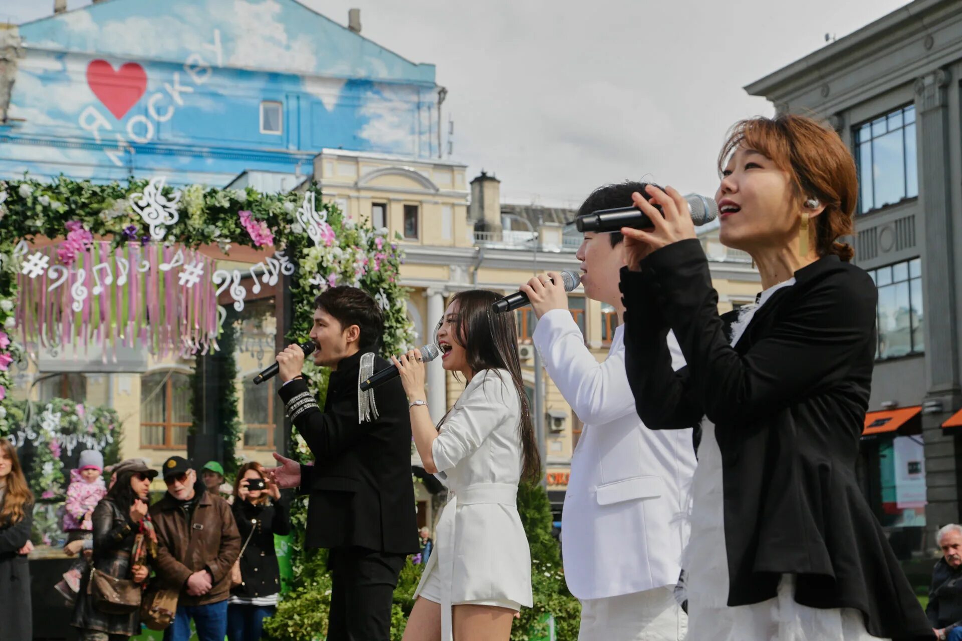 Фестиваль акапелла в москве. Фестиваль акапелла в москве. Акапелла машина. Весенняя москва. Фестиваль акапелла в москве.