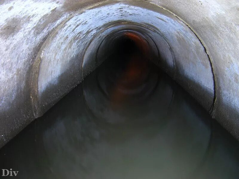Очистной коллектор. Канализационный коллектор. Катакомбы неглинки. Сток канализации. Коллектор водоочистных сооружений.