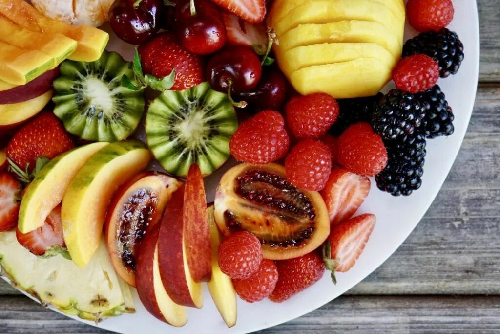 Зима лето фрукты овощи. Seasonal Fruit Platter. Seasonal Fresh Fruit Platter. Summer Fruit Plate. Summer Gathering Fruit Plate.