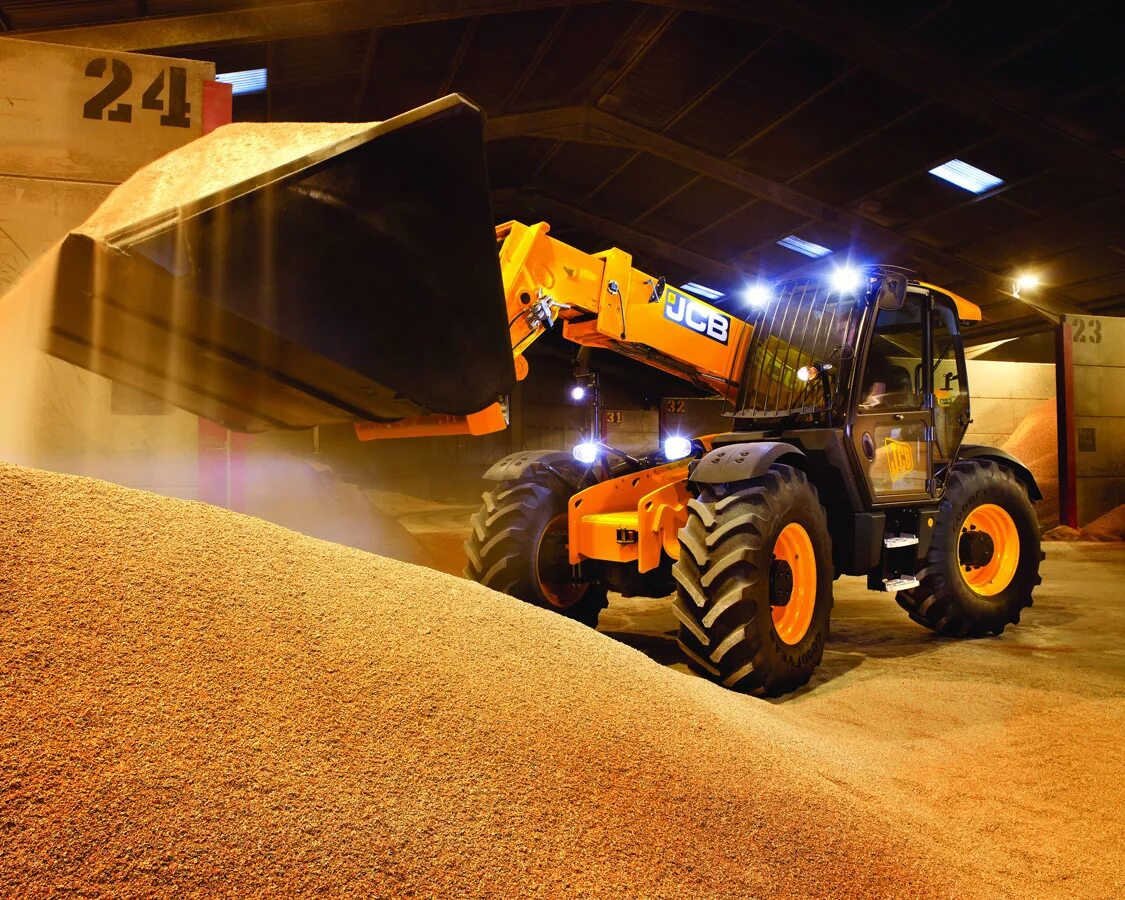 Погрузчик фронтальный алтын 1500. Sdlg 975. Jcb 550-80. Водитель экскаватора погрузчика jcb. Трактор погрузчик категория.