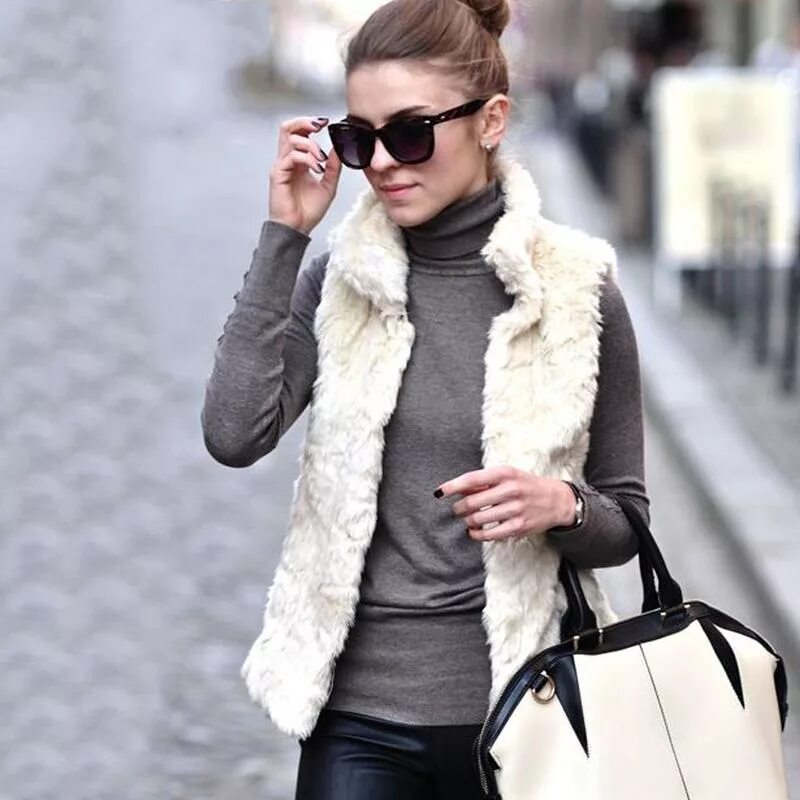 Одеваем жилет на куртку. Куртка безрукавка женская длинная. Одеваем жилет на куртку. Жилетка женская теплая с капюшоном модные. Одеваем жилет на куртку.