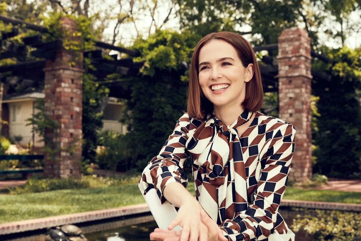 Зои дойч актриса. Дойч. Дойч классифицирует конфликты по критерию. Мортон дойч. Мортон дойч.