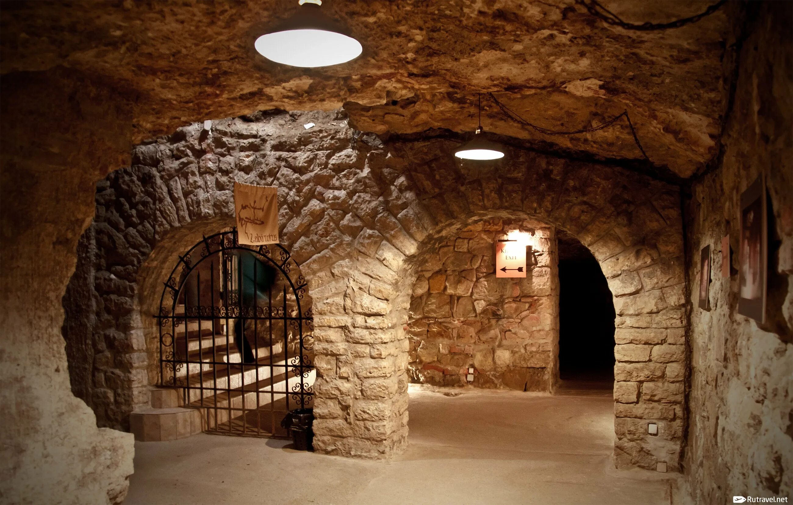 Лабиринт пещера. Будайский лабиринт будапешт. Пещера лабиринт. Подземный лабиринт. Подземный лабиринт в пещере.