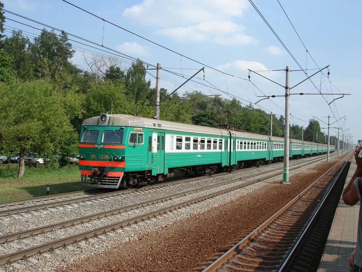 Электричка платформа отдых. Платформа жуковский. Кратово жд станция. Станция казанское горьковское направление. Электричка павелецкий вокзал аэропорт домодедово.