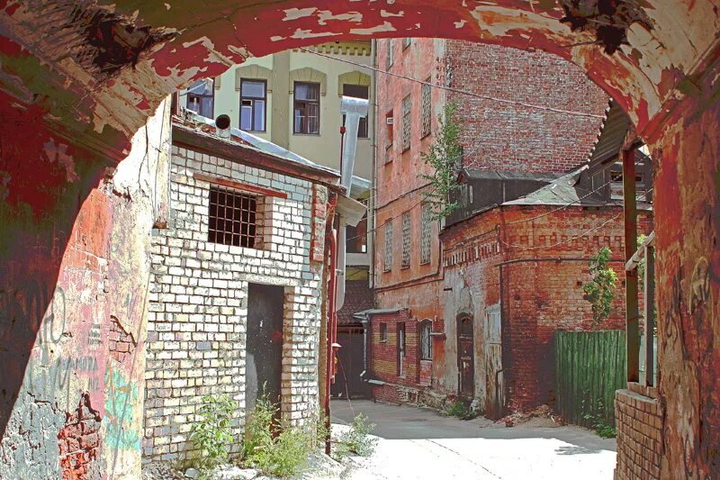 дворики нижнего новгорода. одесский дворик нижний новгород. дворики нижний новгород. двор россия 90е нижний новгород. старый дворик тверь.