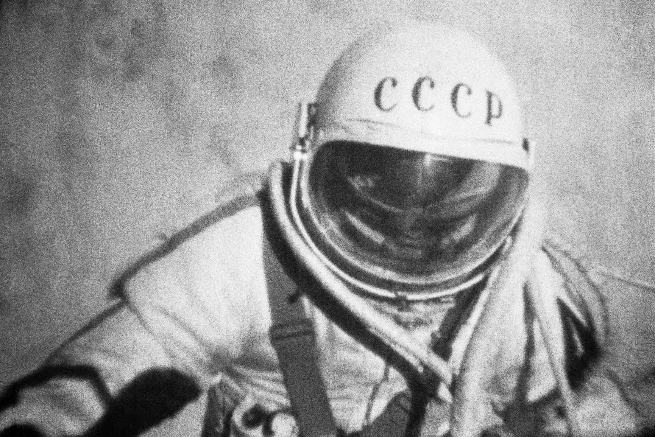 Первый человек в космосе 1965 год