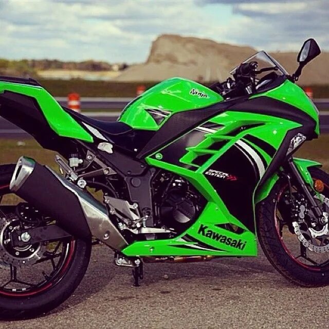 Мотоцикл kawasaki ninja 300. Кавасаки ниндзя 300. Kawasaki ninja 2013. Kawasaki ninja 300r. Мотоцикл кавасаки 300.