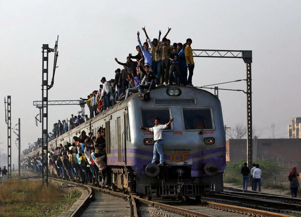 Сколько ездят поезда. Железная дорога в Индии. ЖД транспорт Индии. Железнодорожный транспорт в Индии. Дорога железная в Индии Индии.