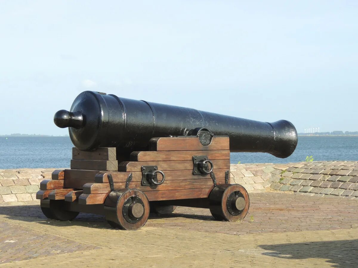 Горячие пушки. Старые пушки. чугунные пушки.