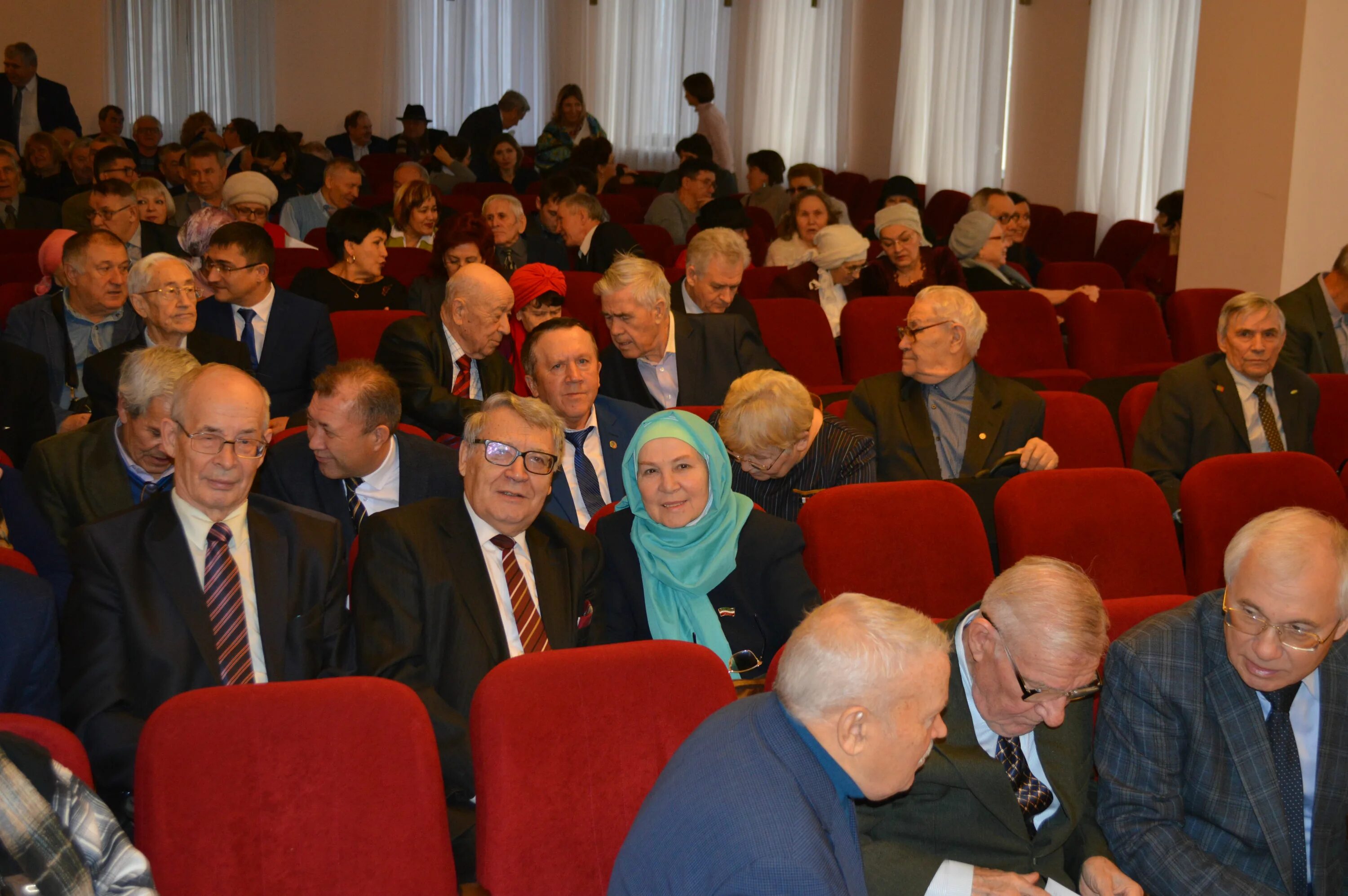 Язучылар берлеге. Рамазан байтимеров фото. Язучылар. Президентский юговке фото. Язучылар берлеге.