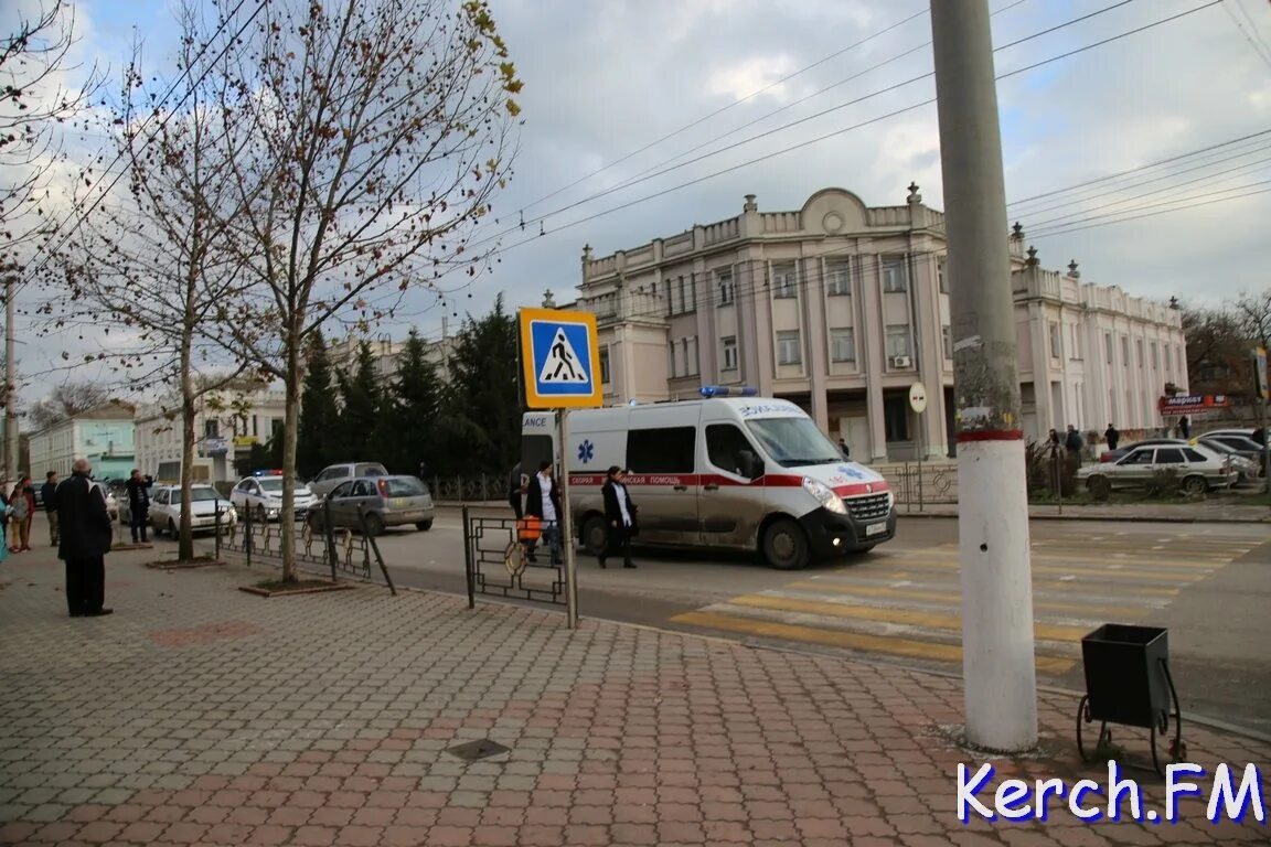 Остановка АТС Керчь. Происшествие на улице Свердлова Керчь. Керчь остановка АТС фото. Остановка атс