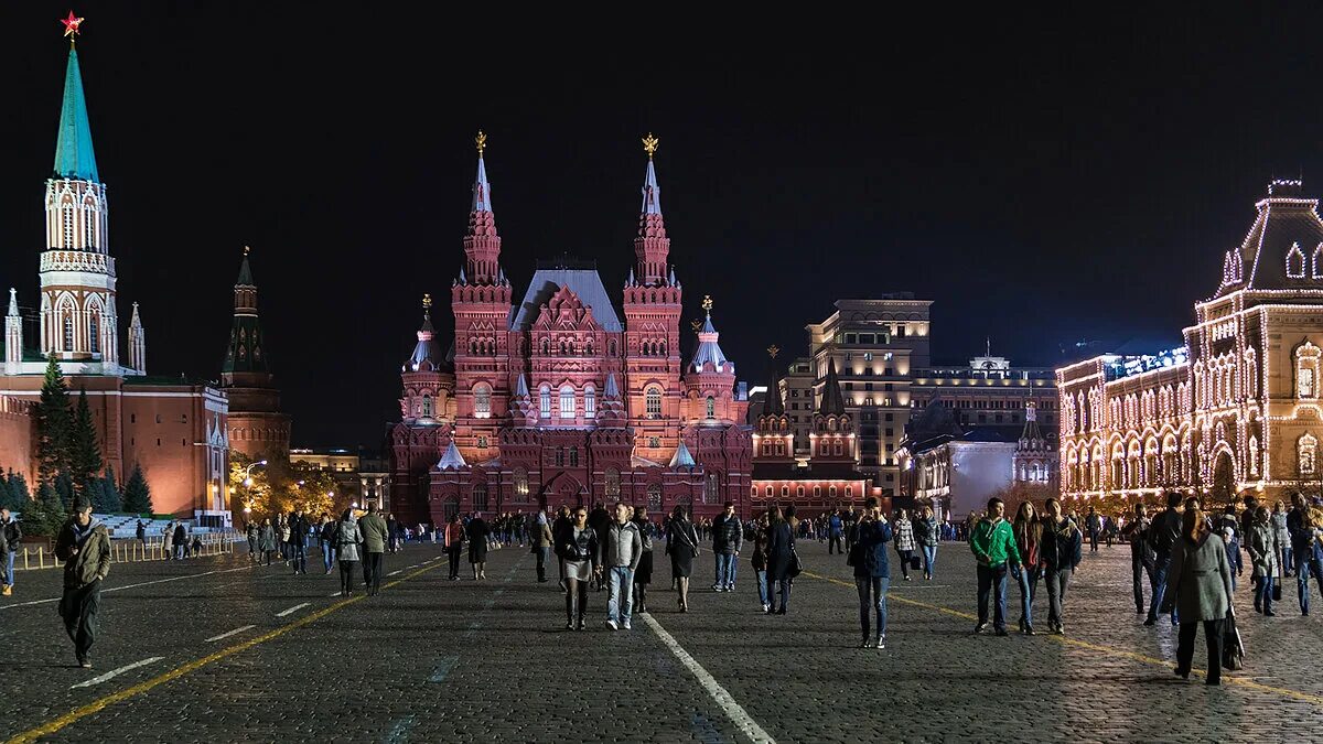 Московский следующий. Вечерняя Москва красная площадь. Красная площадь Москва вечером. Красная площадь Москва сейчас. Ночная красная площадь в Москве.