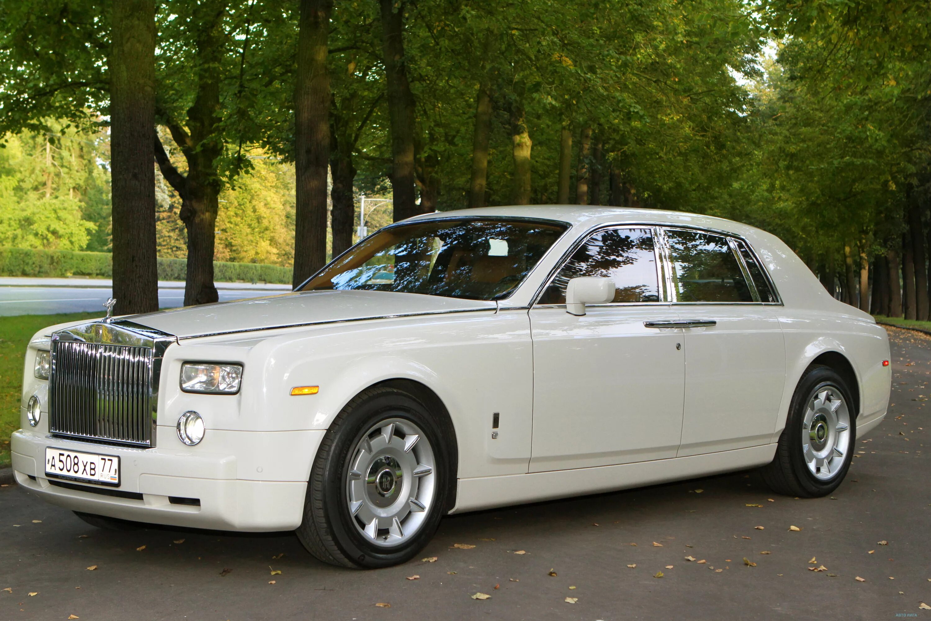 Two rolls. Роллс Ройс Фантом 2. Rolls Royce Phantom. Роллс Ройс Фантом белый. Rolls Royce Phantom 7.