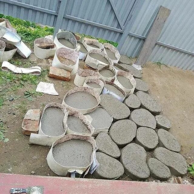 Из старого стола. Идеи для дачи своими руками. Мозаика из дисков. Мозаика в саду. Куда можно использовать старый.