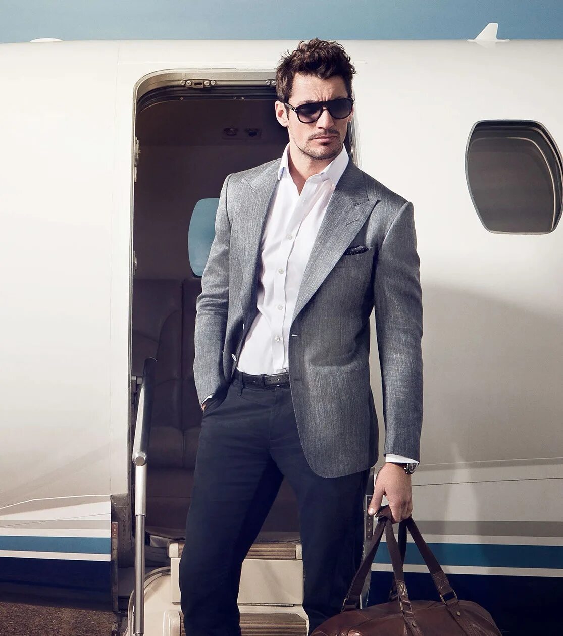 Дэвид Ганди 2021. Дэвид Ганди стильные образы. Дэвид Ганди Casual. David Gandy деловой костюм. Крутой мужской костюм