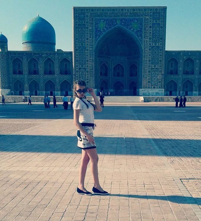 Регистан самарканд 2020. Регистан самарканд. Самарканд бухара хива. Шахи-зинда в самарканде. Туристы в самарканде.