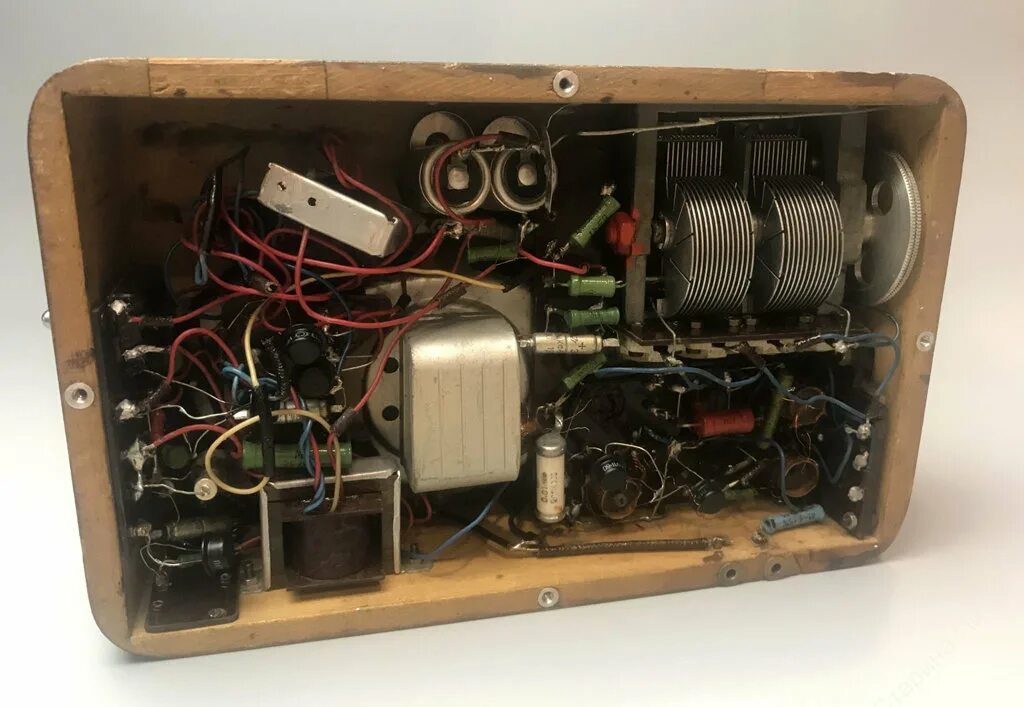 Ретро приемник smeg. Транзисторный радиоприемник алмаз. Советский радиоприемник микро 1965 года. Корпус для радиоприемника. Радиоприемник гиала 404.