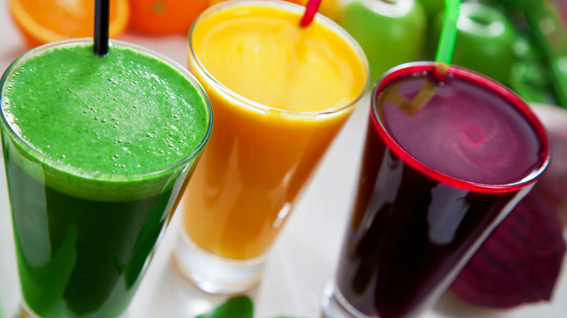 Свежевыжатый сок является чистым веществом. Свежевыжатый сок. Сок (напиток). Разноцветные коктейли. Фруктовый сок.