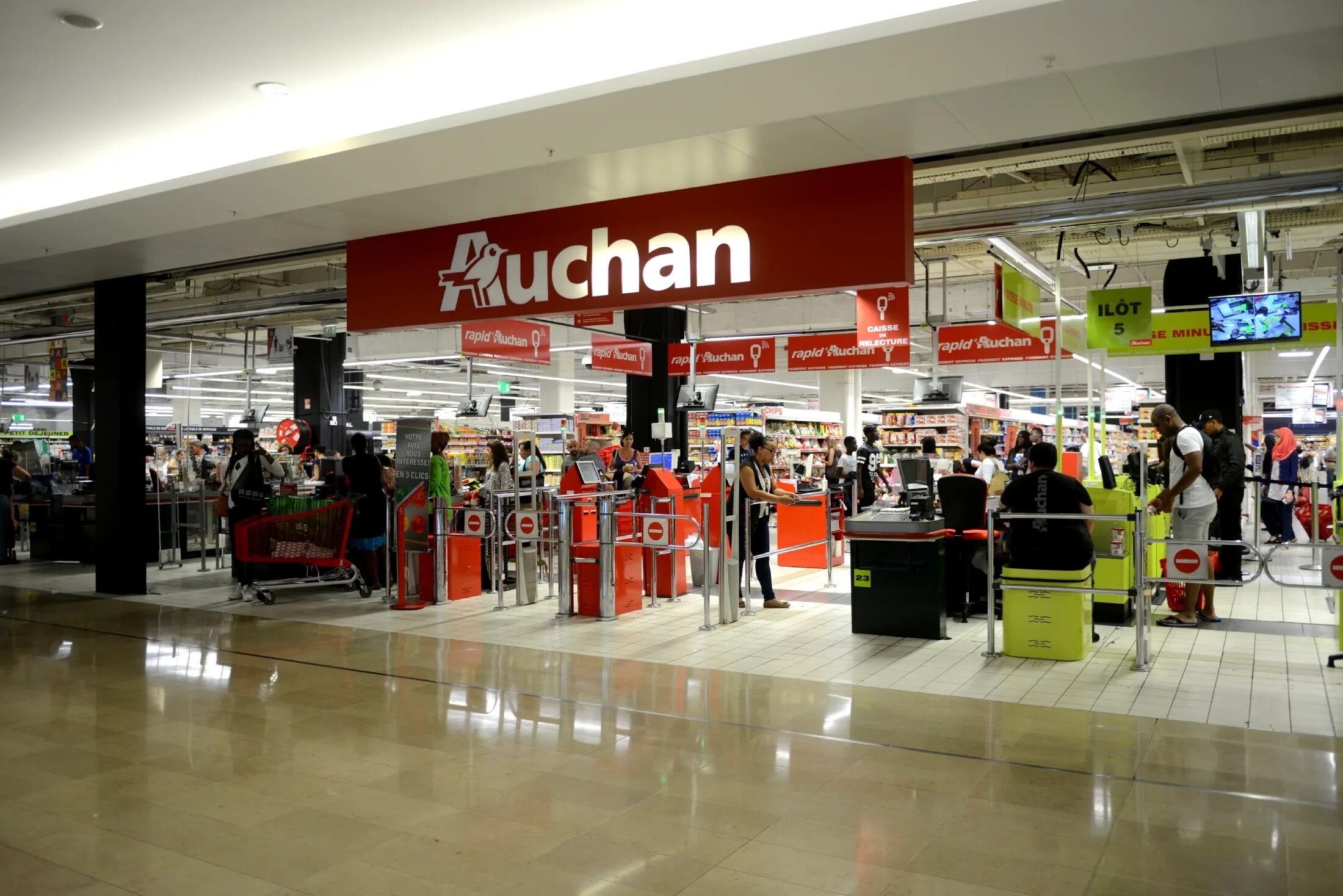 Auchan во Франции. Ашан во Франции. Ашан это французский магазин. Магазин Ашан во Франции. Auchan компании франции