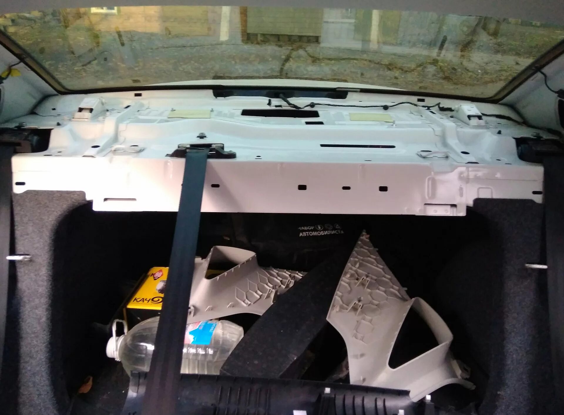 Шумка часть 3. Задняя полка и все стойки - Volkswagen Jetta VI, 1,6 л, 2015 года