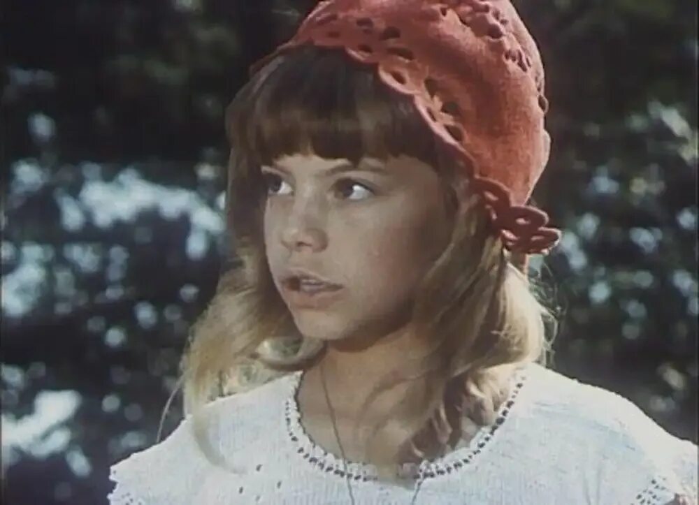 Кинофильма красная шапочка. Красная шапочка red riding hood, 2011. Кинофильма красная шапочка. Кинофильма красная шапочка. Красная шапочка кинофильм 1977.