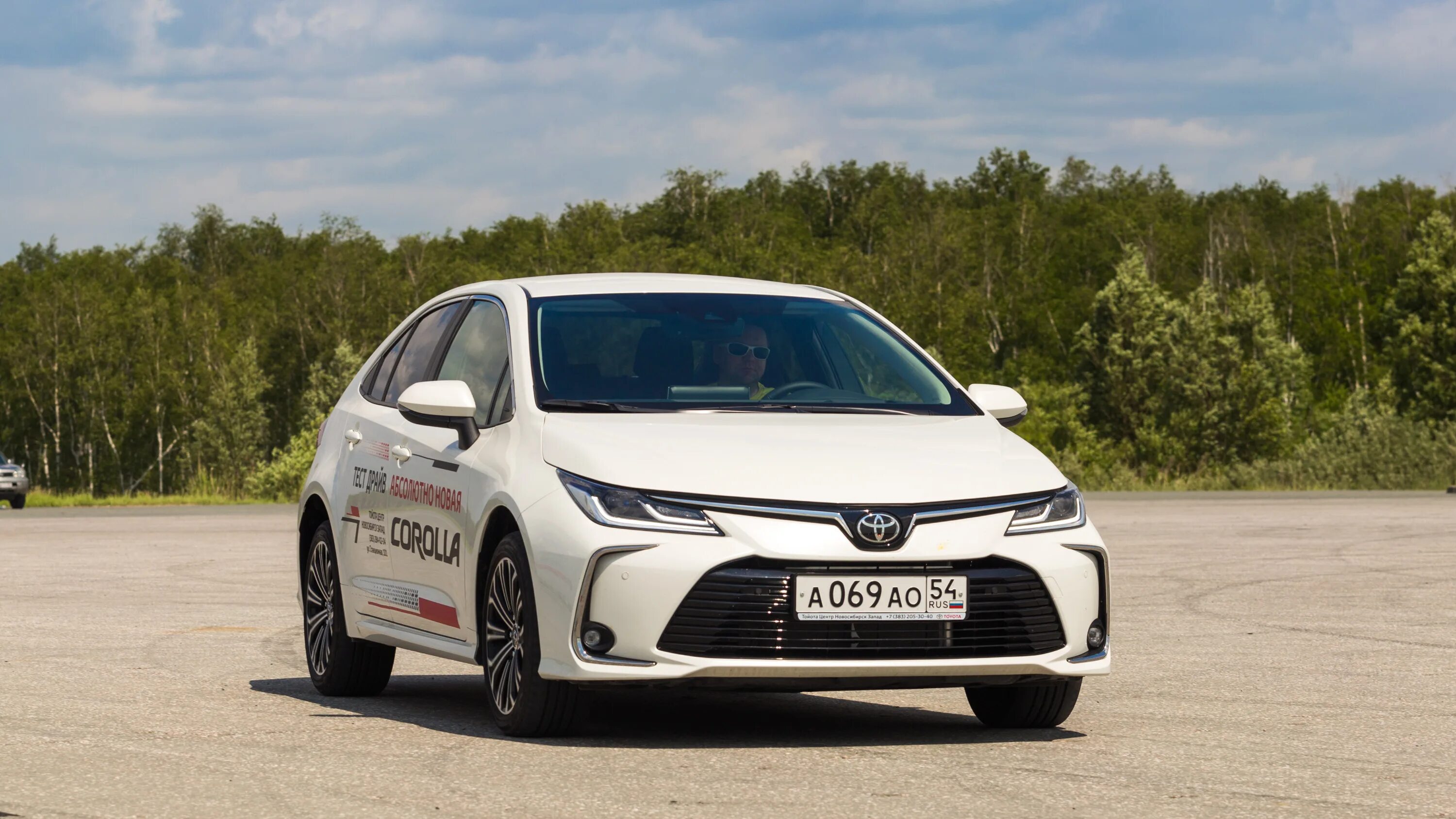 Тест драйв королла. Toyota тест драйв. Тест Тойота. Toyota Test Drive. Тест драйв на фестивале Toyota.