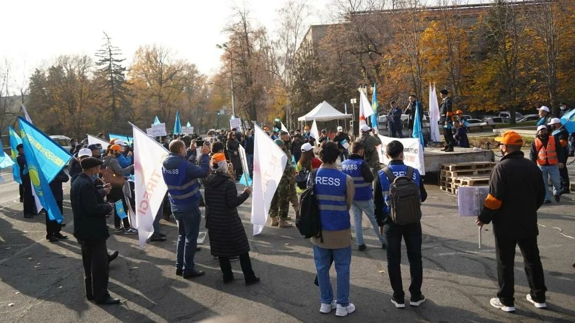 Алматы митинг. Алматы сейчас митинг. Санкционированный митинг. Митинг в Алматы сегодня. Митинг в алматы