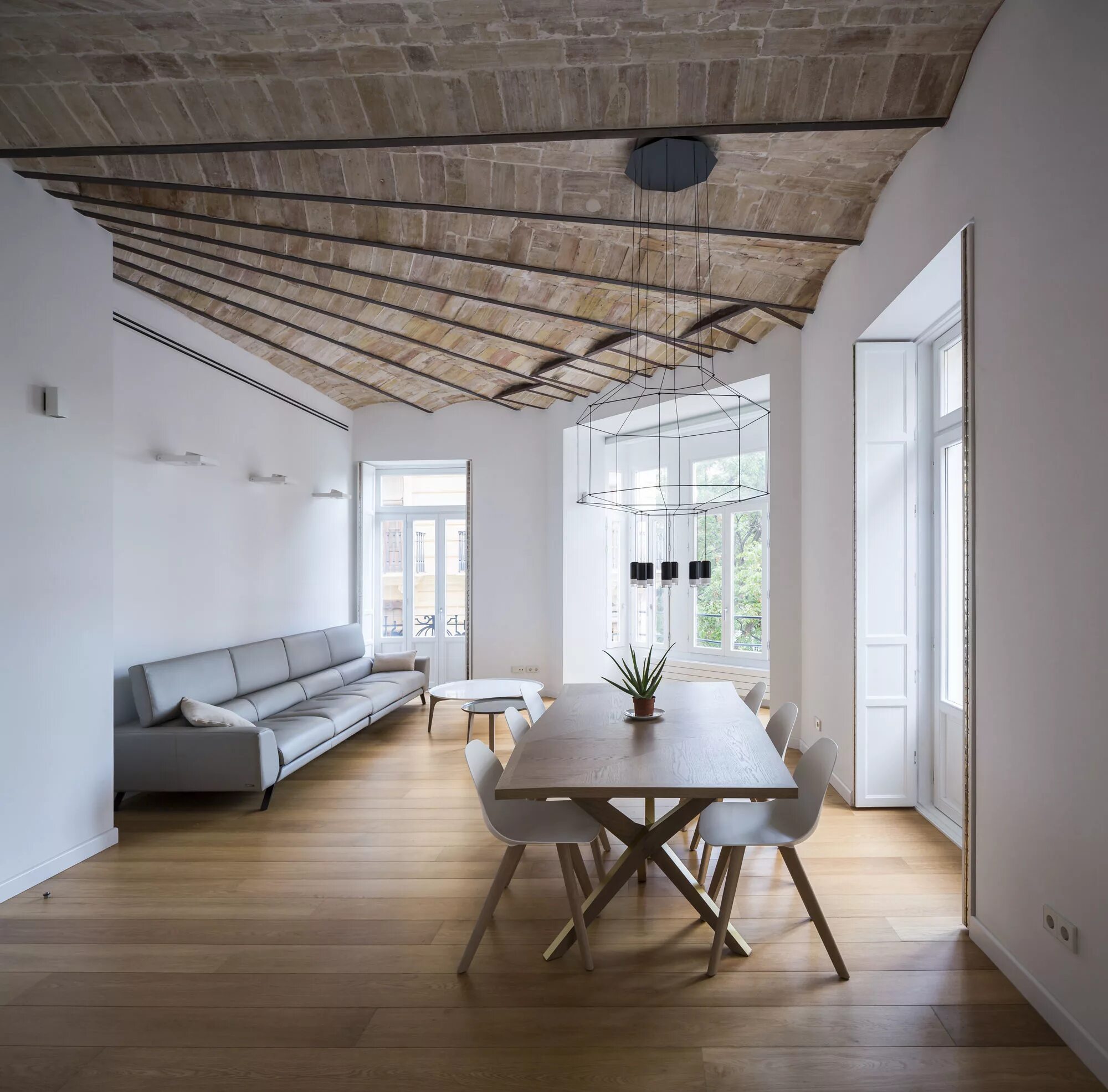 Ceiling m