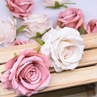 Головки цветы поднимают