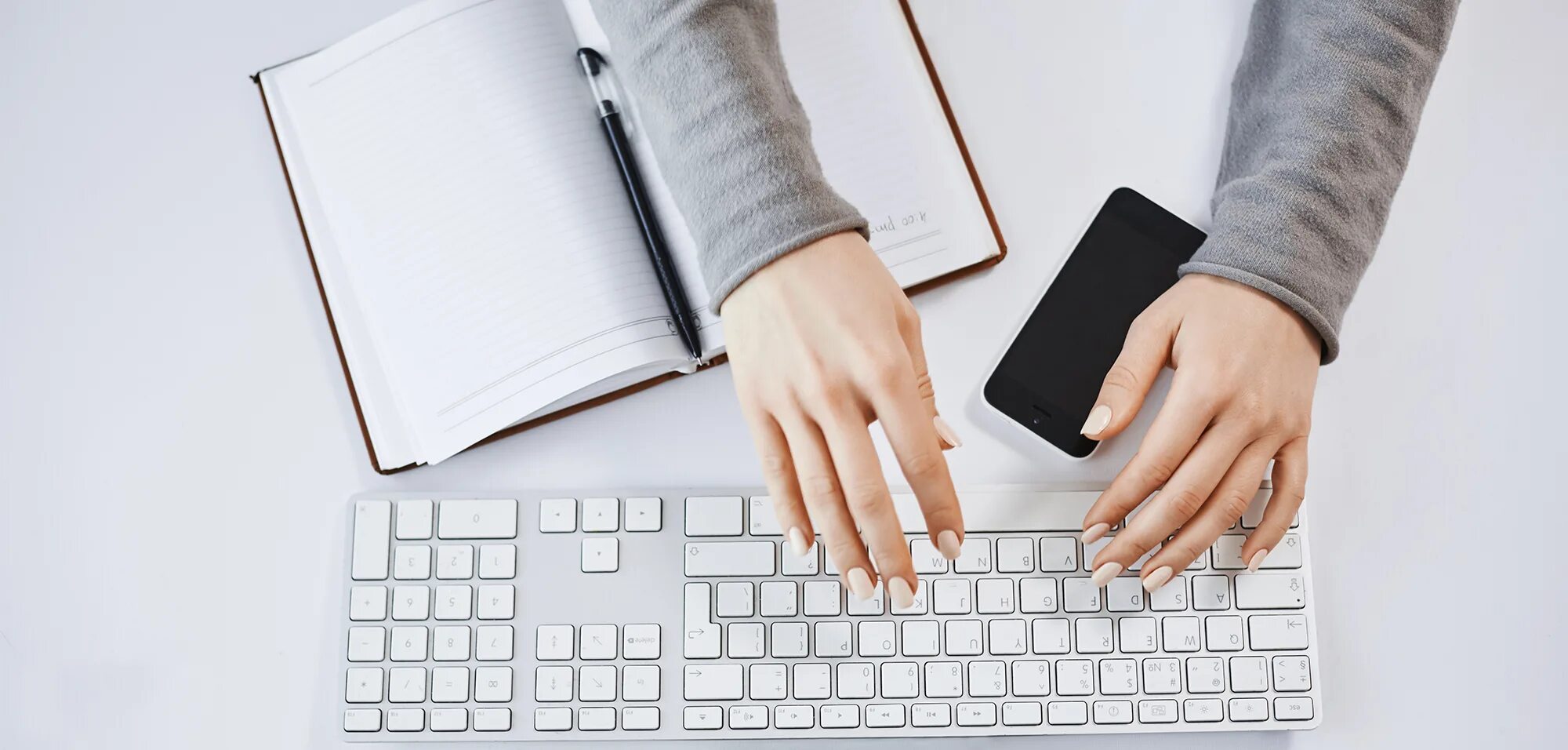 Человек с клавиатурой. Редактор текста картинка. Набор на клавиатуре. Профессия набор текста. Специальности в типографии.